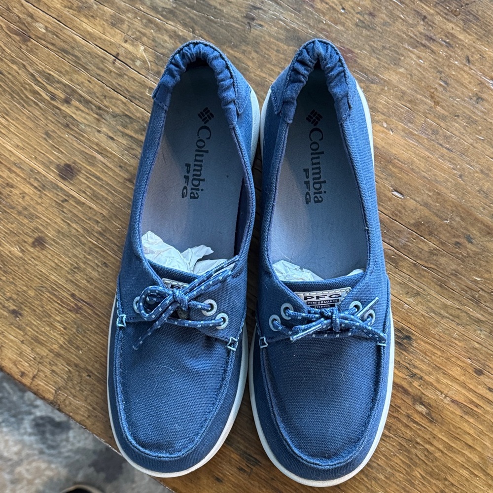 Columbia Women's Blue Canvas Loafers